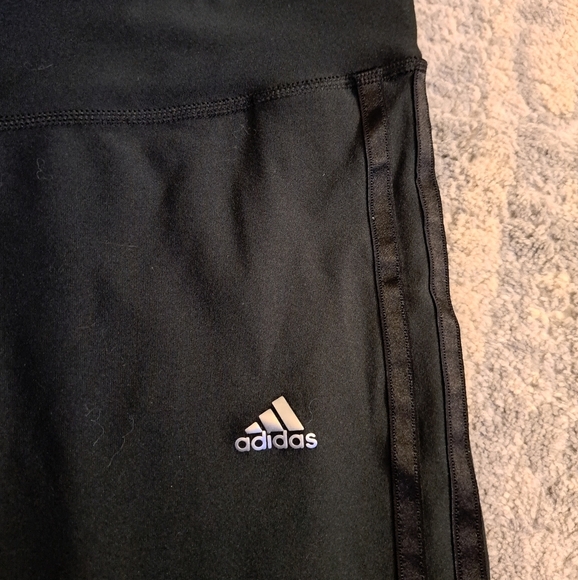 Adidas Capri Climate Leggings - Size Medium - Picture 3 of 4